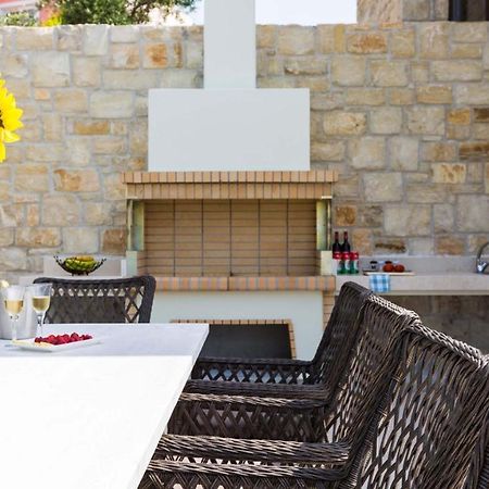 Villa Emilia I Luxury, Amazing Seaview, Next To The Town Kissamos Exterior photo