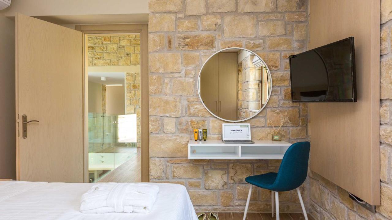 Villa Emilia I Luxury, Amazing Seaview, Next To The Town Kissamos Exterior photo