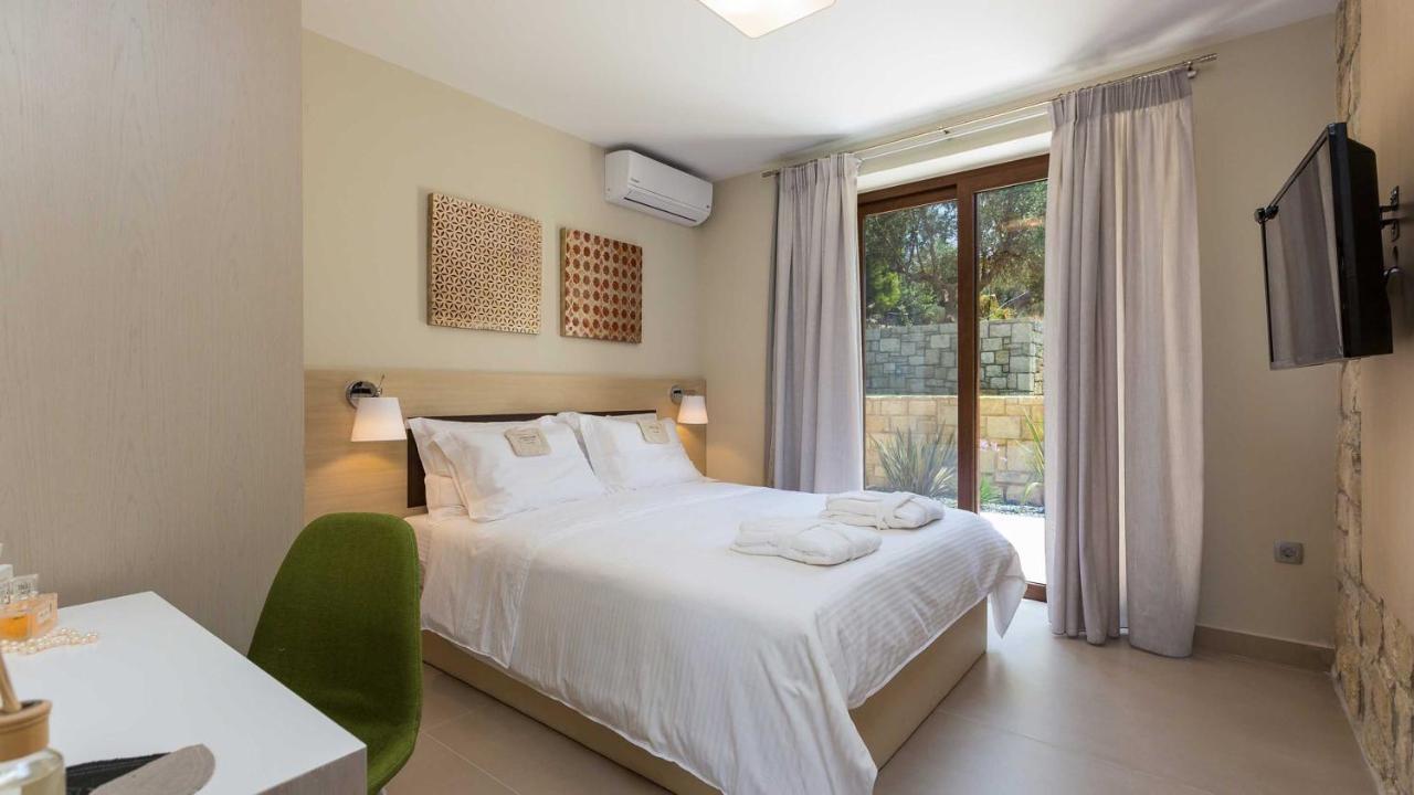 Villa Emilia I Luxury, Amazing Seaview, Next To The Town Kissamos Exterior photo